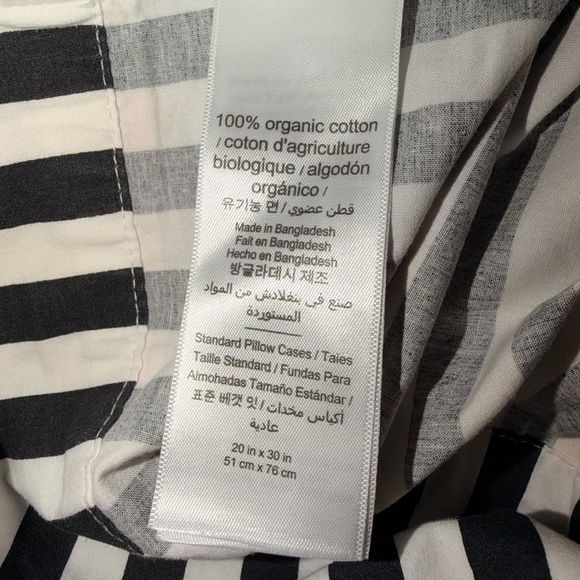 POTTERY BARN EMILY & MERITT Black & White 20x30 Standard Size Pillowcase - Picture 5 of 5